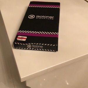 Black new w tags isotoner signature gloves.